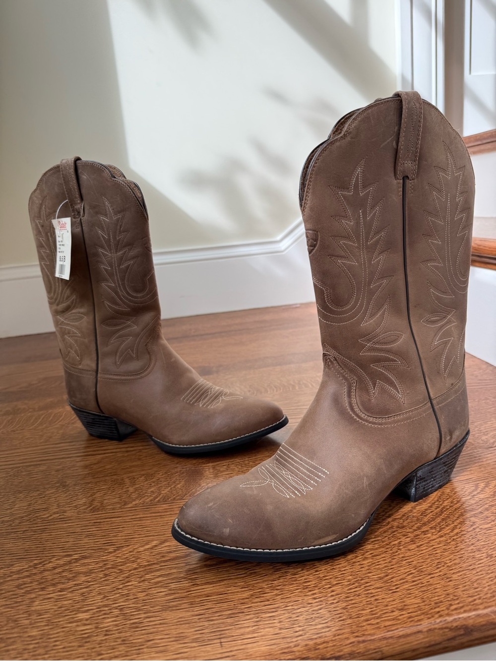 NWT ARIAT Heritage R Toe Brown Western Stitch Detail Cowboy Boots Distressed 9.5